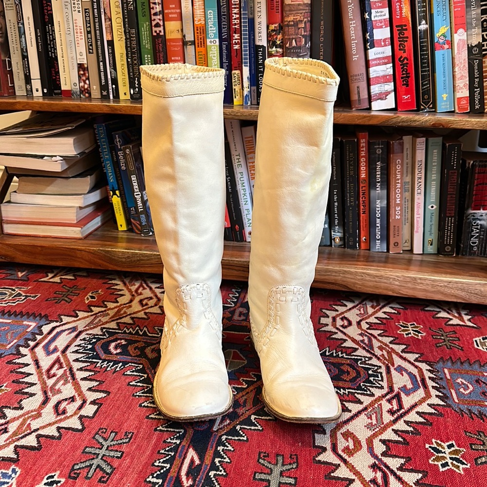 Frye White Tall Trapunto Leather Boots w/ Woven Trim. size 7.5